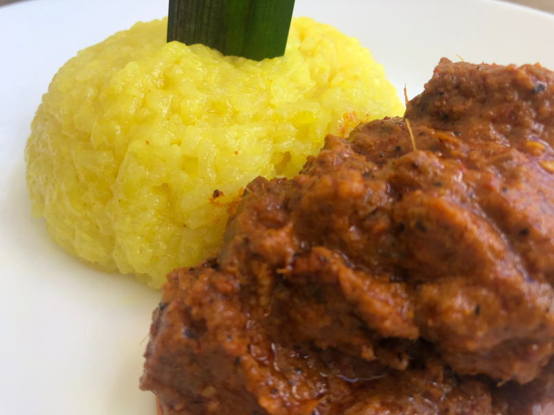 Pulut kuning with rendang daging