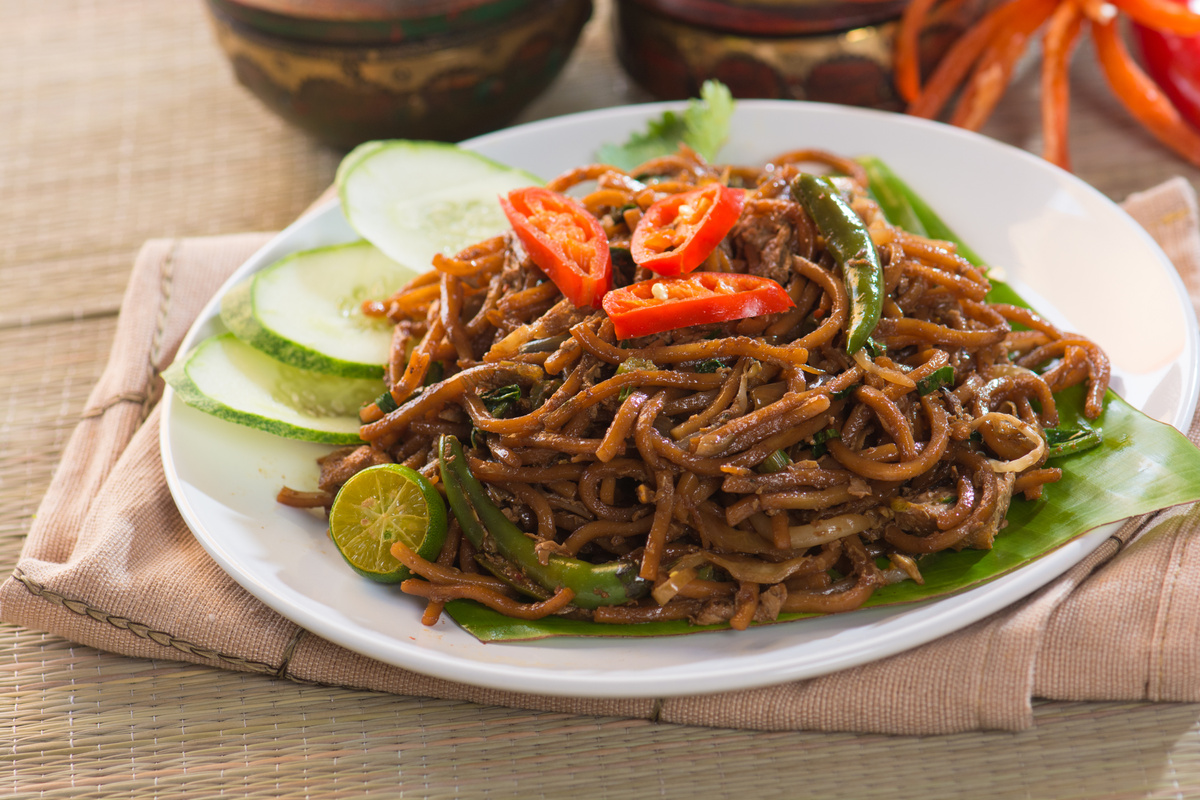 mee goreng mamak, popular cusine in malaysia